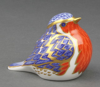 A Royal Crown Derby Imari pattern paperweight in the form of a robin with gold stopper 3 1/2" 