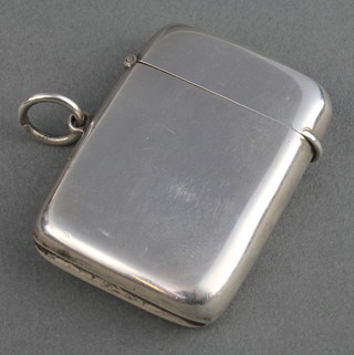 A silver vesta of plain form London 1919 28 grams