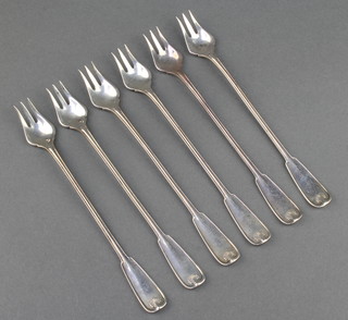 6 Tiffany sterling silver forks with shell decoration 140 grams 