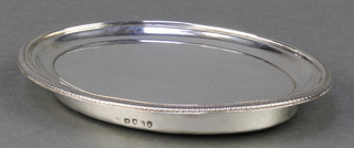 A George III oval silver kettle stand with wooden base London 1802, 6" 