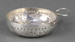 A 19th Century French repousse silver taste vin, 40 grams 