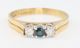 An 18ct yellow gold diamond 3 stone ring size O 