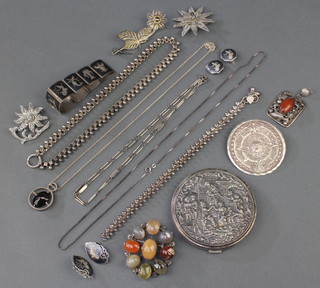 A Victorian silver chain and minor silver jewellery