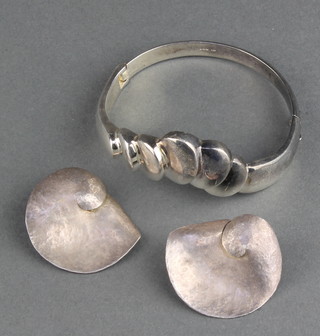 A stylish Continental silver bangle and a pair of ditto shell shaped earrings 61 grams 