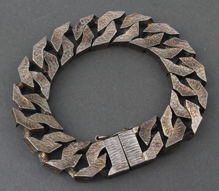 A silver flat link bark finished gentleman's bracelet 110 grams 