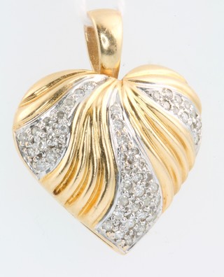 An 18ct yellow gold diamond set heart pendant 5.1 grams