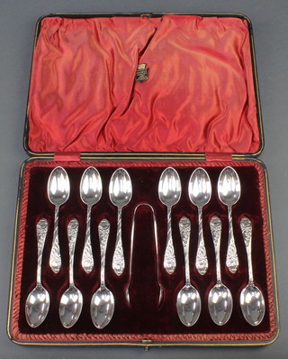 A set of 12 Victorian silver fancy teaspoons and nips in fitted case Sheffield 1900, 350 grams