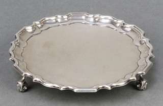 A silver card tray with Chippendale rim on scroll feet Edinburgh 1915, 6 1/2", 230 grams 