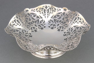 A silver pedestal bowl with cut scroll decoration R H Halford and Son London 1972, 7 1/2", 215 grams