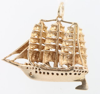 A 9ct yellow gold galleon charm 5.8 grams