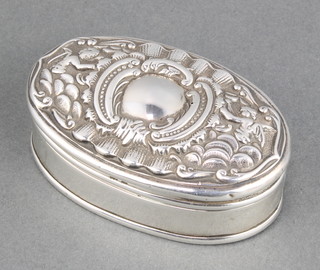 An Edwardian oval repousse silver trinket box decorated with cherubs Birmingham 1902, 32 grams 2 1/2" 