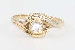 A 14ct yellow gold paste set ring size P 