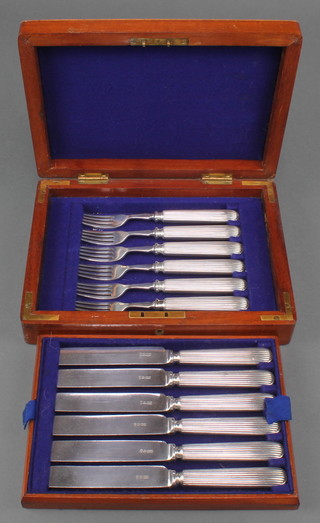 A cased set of 6 silver plated Mappin & Webb fish eaters