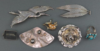 A silver brooch in the form of a heron, 3 others, a ring, pendant and brooch 84 grams