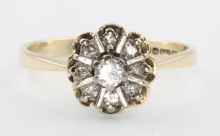 An 18ct yellow gold diamond cluster ring size O 