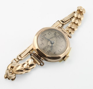 A lady's 9ct yellow gold wristwatch on an expanding bracelet together with a lady's Gucci wristwatch boxed 