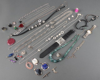 Silver and other costume jewellery 