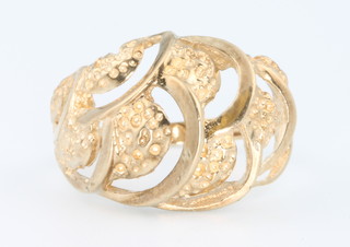 A 9ct gold open whorl ring size K 1/2 