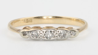 An 18ct yellow gold diamond ring size L 