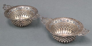 A pair of Edwardian pierced silver 2 handled bon bon dishes Birmingham 1901, 60 grams