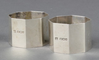A pair of octagonal silver napkin rings Sheffield 1926, 82 grams 