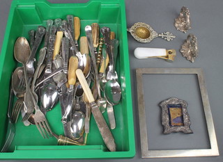 Minor plated cutlery including a horn handled carving set 