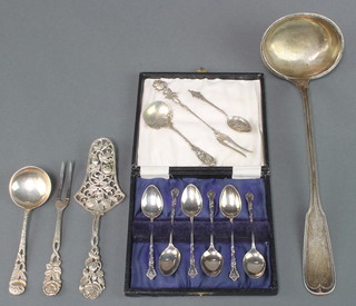 A Continental 800 standard ladle and minor spoons, 300 grams 