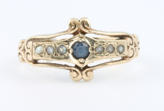 A 9ct yellow gold sapphire and seed pearl set ring, size K