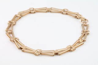 A 9ct fancy link bracelet, 4 grams