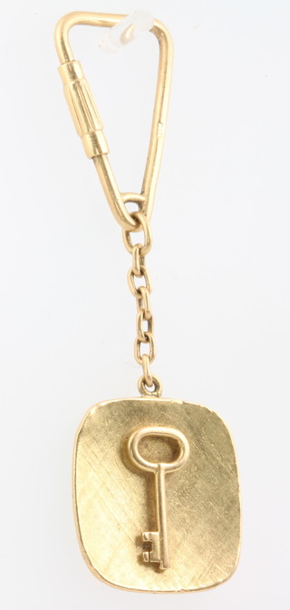 An unusual 18ct yellow gold key ring 13.8 grams