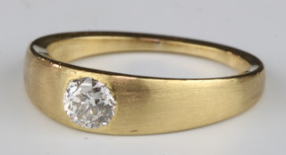 A gentleman's 18ct single stone diamond ring 0.4ct size K 