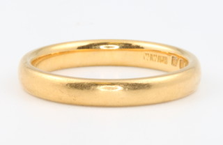 A 22ct yellow gold wedding band 5 grams, size O 