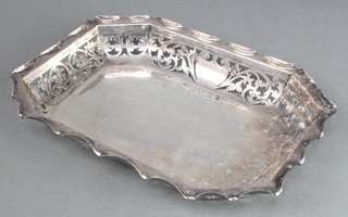 An Edwardian silver pierced octagonal dish Sheffield 1904 Maker William Mammatt & Son 295 grams 11" 
