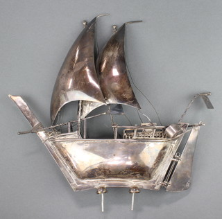 A 925 standard sterling model of a dhow 308 grams, 9 1/2" long