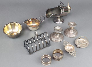A silver plated sugar scuttle and shovel, 2 silver serviette rings, minor plated items and a pair of dwarf candlesticks  