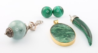 A pair of 9ct yellow gold malachite ear studs and minor jewellery