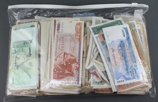 A quantity of bank notes - world wide