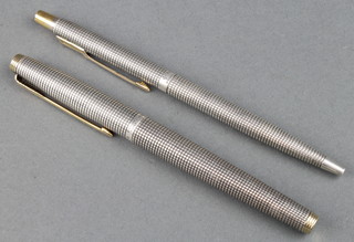 A gentleman's sterling silver Parker fountain pen and matching ballpoint pen 