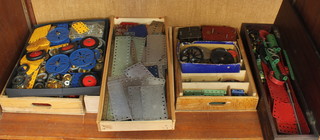 A rectangular wooden box containing a collection of Meccano and 5 various trays of Meccano 