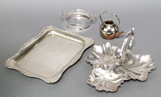 A silver plated shell shaped hors d'oeuvres dish and minor plated items 
