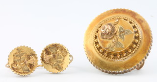 A Victorian yellow gold brooch and earrings 