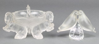 An opalescent glass group of 2 birds 3", a ditto ashtray supported by horses 3"