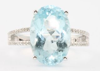 A 14ct white gold aquamarine and diamond ring, the centre stone approx. 5.5ct, the diamonds approx 0.3ct set in an open shank size L 