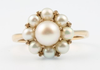 A 9ct yellow gold pearl set ring size M 