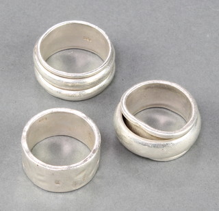 3 large silver rings size T, 5 and 2, 74 grams 
