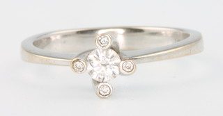 An 18ct yellow gold single stone diamond ring size K 