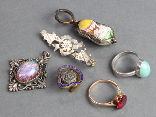An Edwardian silver bar brooch and minor costume jewellery