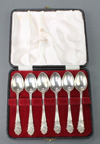 A set of 6 silver coffee spoons with fancy handles Sheffield 1961, 70 grams