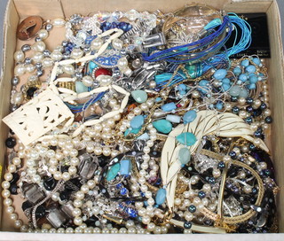 A quantity of costume jewellery and minor watches 