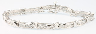 A 9ct white gold diamond set fancy link bracelet approx 2.0ct 
